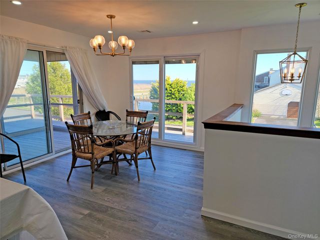23 Dalny Place, Sayville, NY 11782