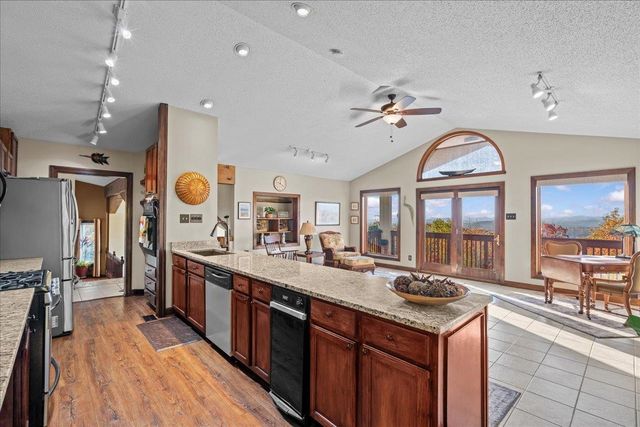 156 Overlook Drive, Pickens, SC 29671