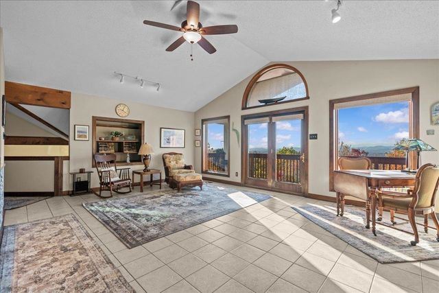 156 Overlook Drive, Pickens, SC 29671