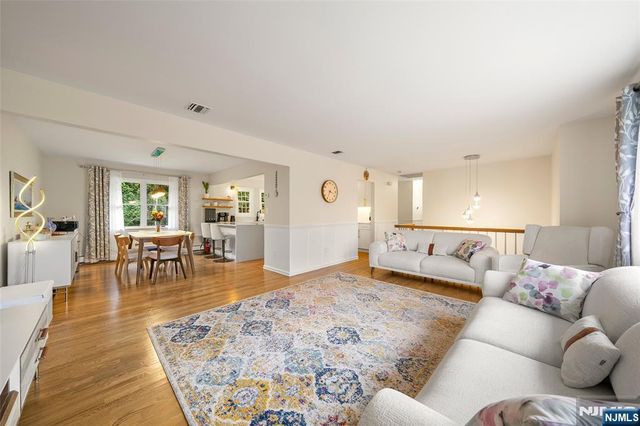 141 Hiawatha Boulevard, Oakland, NJ 07436