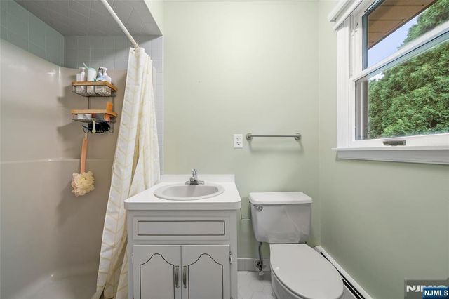 141 Hiawatha Boulevard, Oakland, NJ 07436