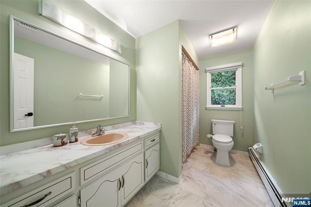 141 Hiawatha Boulevard, Oakland, NJ 07436
