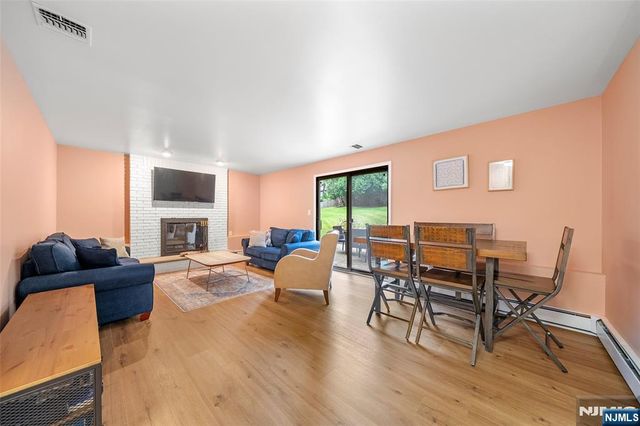 141 Hiawatha Boulevard, Oakland, NJ 07436