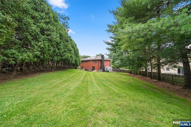 141 Hiawatha Boulevard, Oakland, NJ 07436