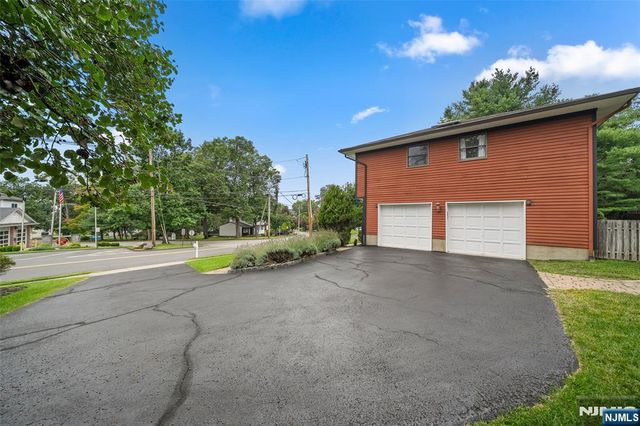 141 Hiawatha Boulevard, Oakland, NJ 07436