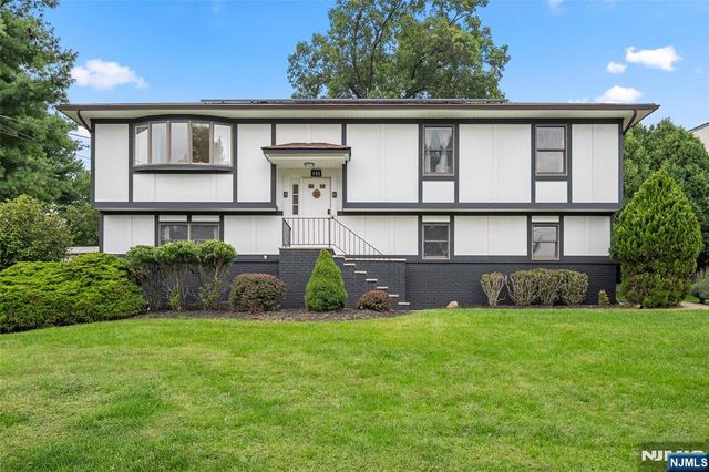 141 Hiawatha Boulevard, Oakland, NJ 07436
