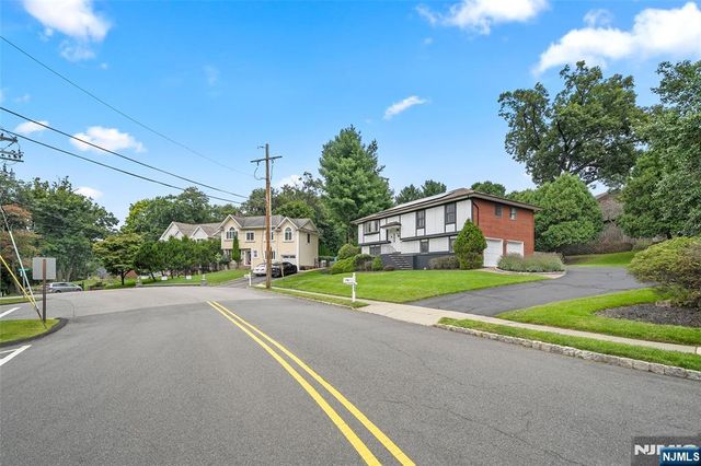 141 Hiawatha Boulevard, Oakland, NJ 07436