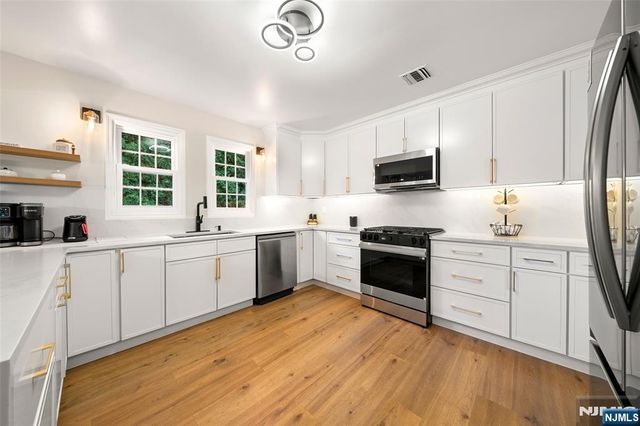 141 Hiawatha Boulevard, Oakland, NJ 07436