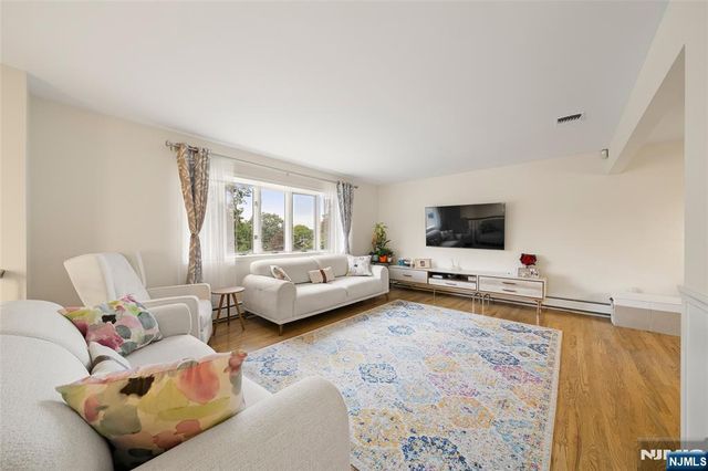 141 Hiawatha Boulevard, Oakland, NJ 07436