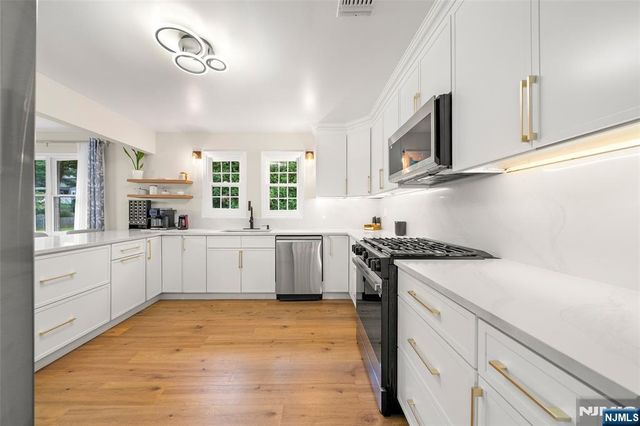 141 Hiawatha Boulevard, Oakland, NJ 07436