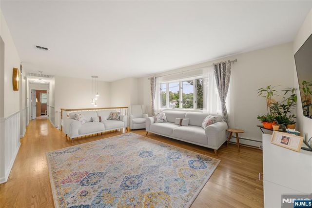 141 Hiawatha Boulevard, Oakland, NJ 07436