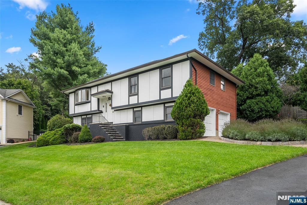 141 Hiawatha Boulevard, Oakland, NJ 07436