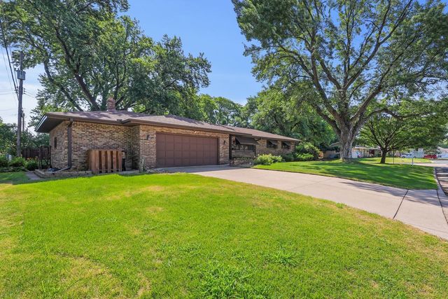 999 Overton Drive NE, Fridley, MN 55432