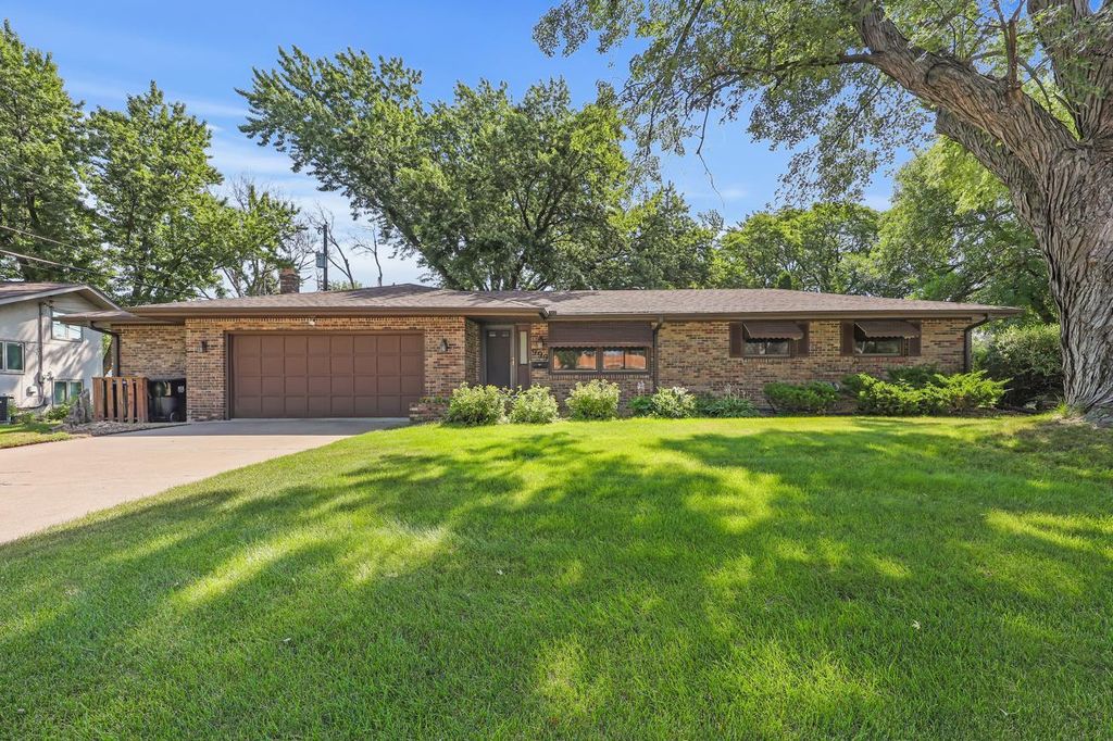 999 Overton Drive NE, Fridley, MN 55432