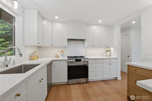 17102 NE 84th St, Redmond, WA 98052