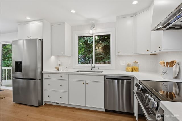 17102 NE 84th St, Redmond, WA 98052