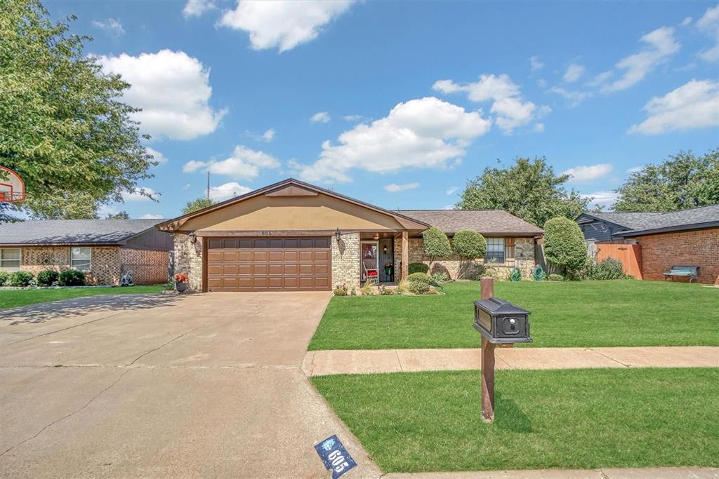 605 Comanche Trail, Altus, OK 73521