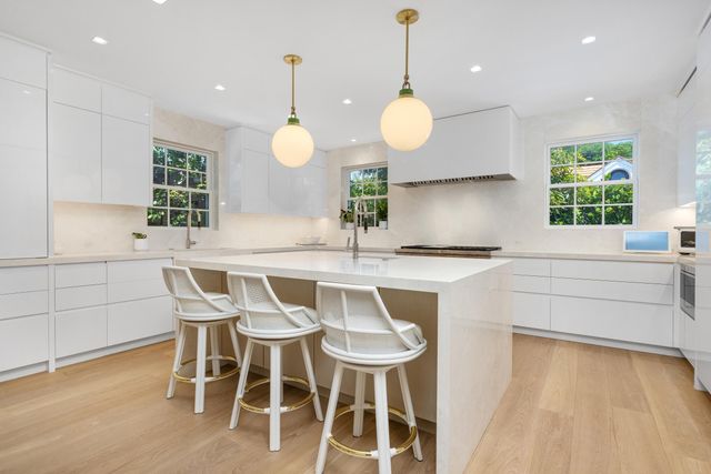 991 N Lake Way, Palm Beach, FL 33480