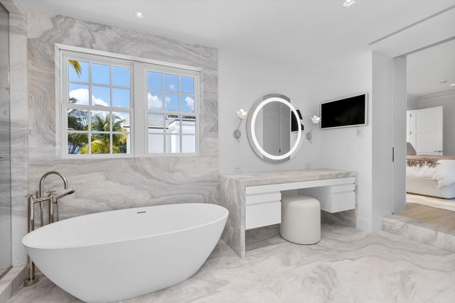 991 N Lake Way, Palm Beach, FL 33480