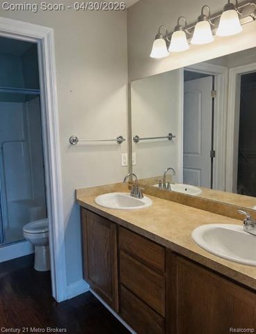 4467 Cross Creek Boulevard, Burton, MI 48509