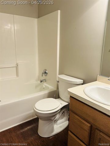 4467 Cross Creek Boulevard, Burton, MI 48509