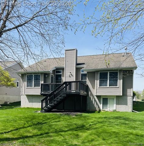 4467 Cross Creek Boulevard, Burton, MI 48509