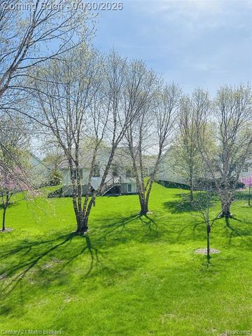 4467 Cross Creek Boulevard, Burton, MI 48509
