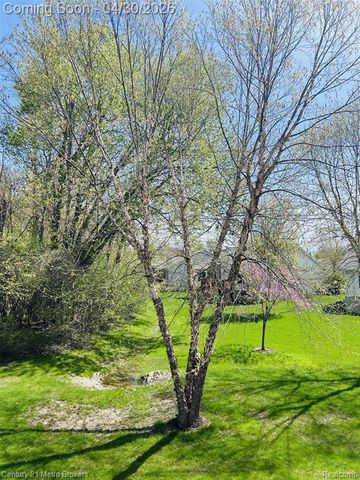 4467 Cross Creek Boulevard, Burton, MI 48509
