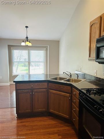 4467 Cross Creek Boulevard, Burton, MI 48509