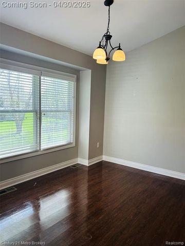 4467 Cross Creek Boulevard, Burton, MI 48509