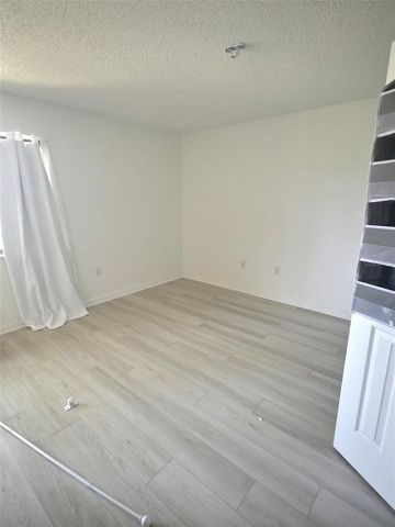 10100 N SAILWINDS BOULEVARD N 202, Largo, FL 33773