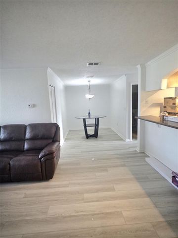 10100 N SAILWINDS BOULEVARD N 202, Largo, FL 33773