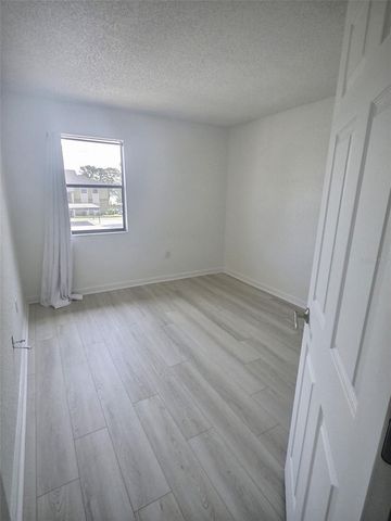 10100 N SAILWINDS BOULEVARD N 202, Largo, FL 33773