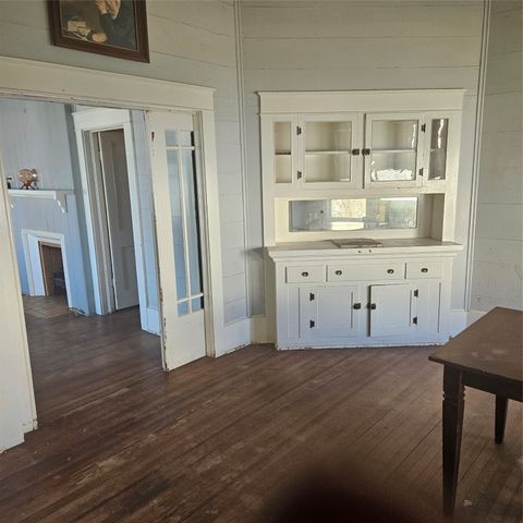432 S Main Street, Springtown, TX 76082