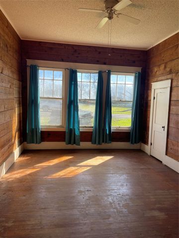 432 S Main Street, Springtown, TX 76082