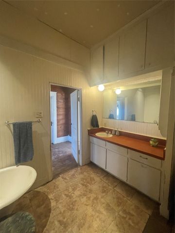 432 S Main Street, Springtown, TX 76082