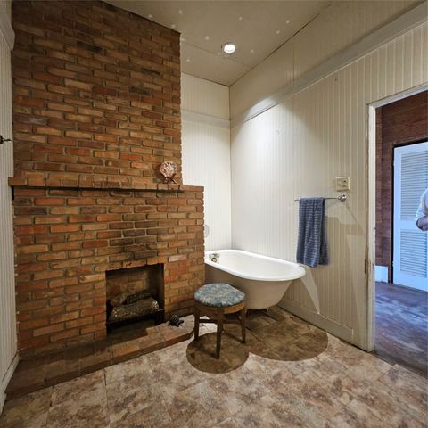 432 S Main Street, Springtown, TX 76082