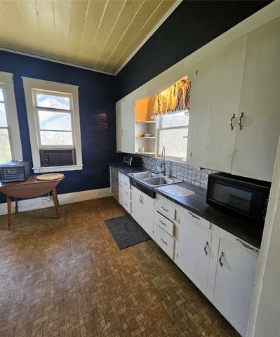 432 S Main Street, Springtown, TX 76082