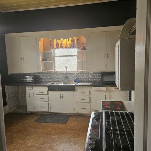 432 S Main Street, Springtown, TX 76082
