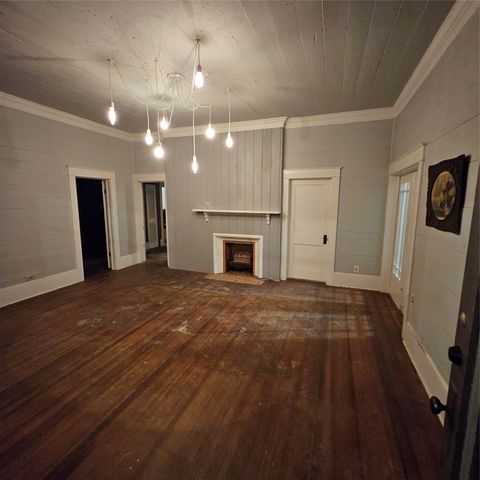 432 S Main Street, Springtown, TX 76082