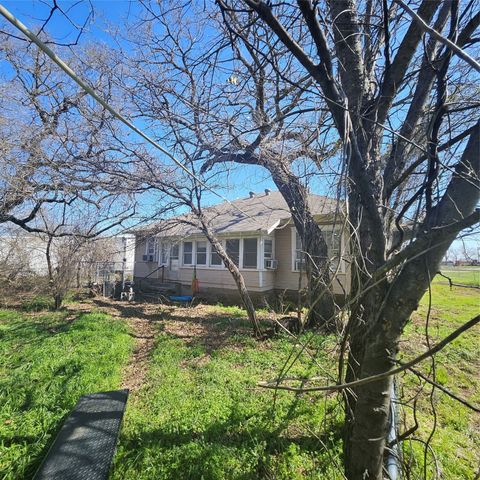 432 S Main Street, Springtown, TX 76082