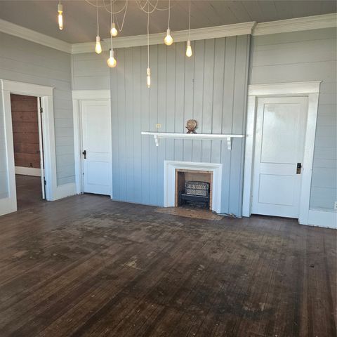 432 S Main Street, Springtown, TX 76082
