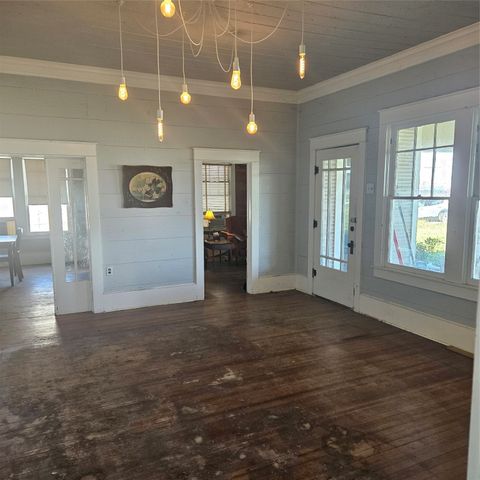 432 S Main Street, Springtown, TX 76082