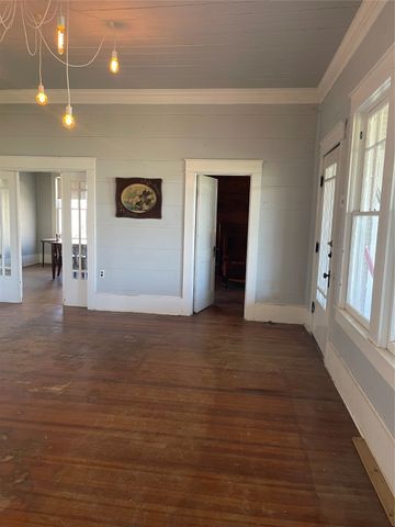 432 S Main Street, Springtown, TX 76082