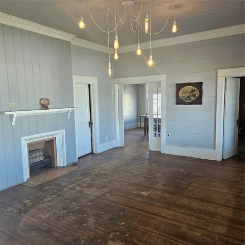 432 S Main Street, Springtown, TX 76082