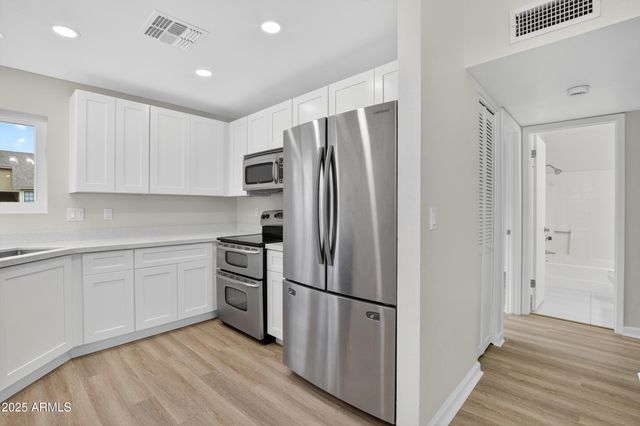 2455 E BROADWAY Road 25, Mesa, AZ 85204