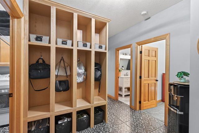 6539 Orchard Ridge Trail, Woodbury, MN 55129
