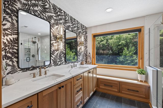 6539 Orchard Ridge Trail, Woodbury, MN 55129