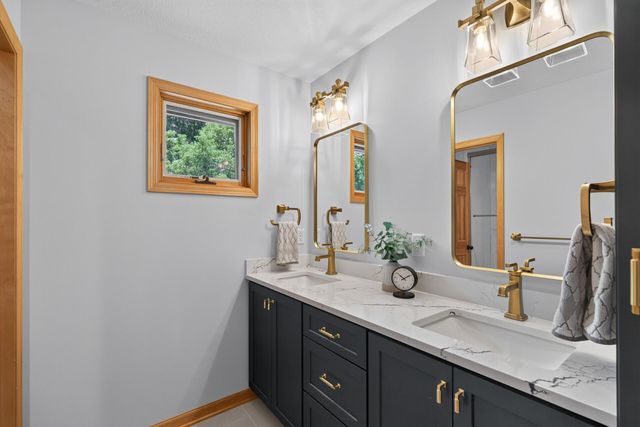 6539 Orchard Ridge Trail, Woodbury, MN 55129