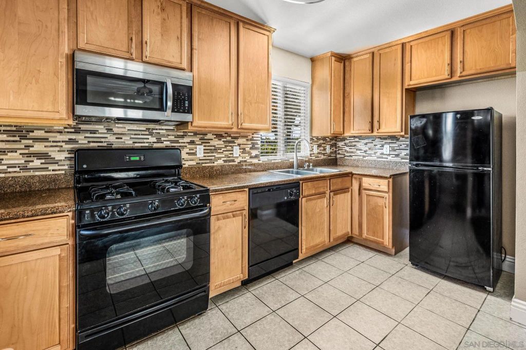 6101 Adelaide Ave 102, San Diego, CA 92115